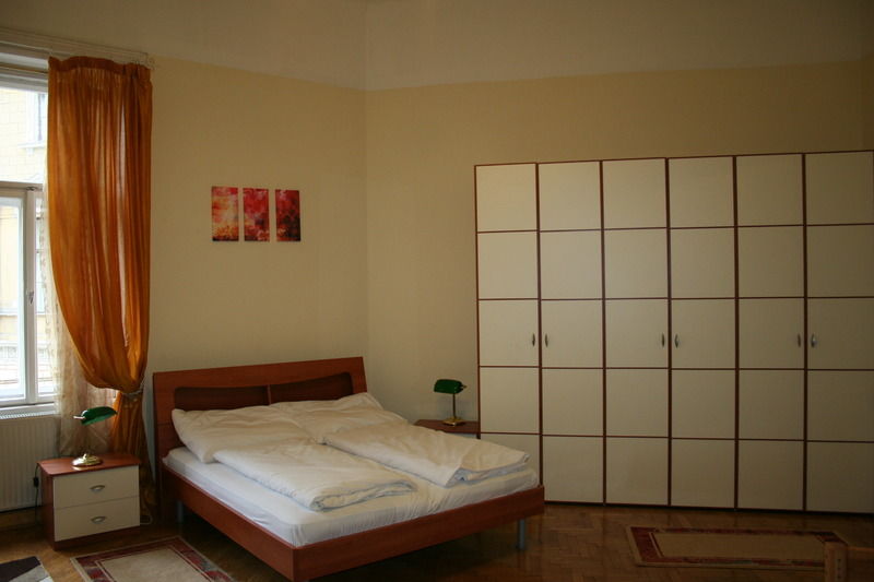 Walking Bed Budapest Hostel Buitenkant foto